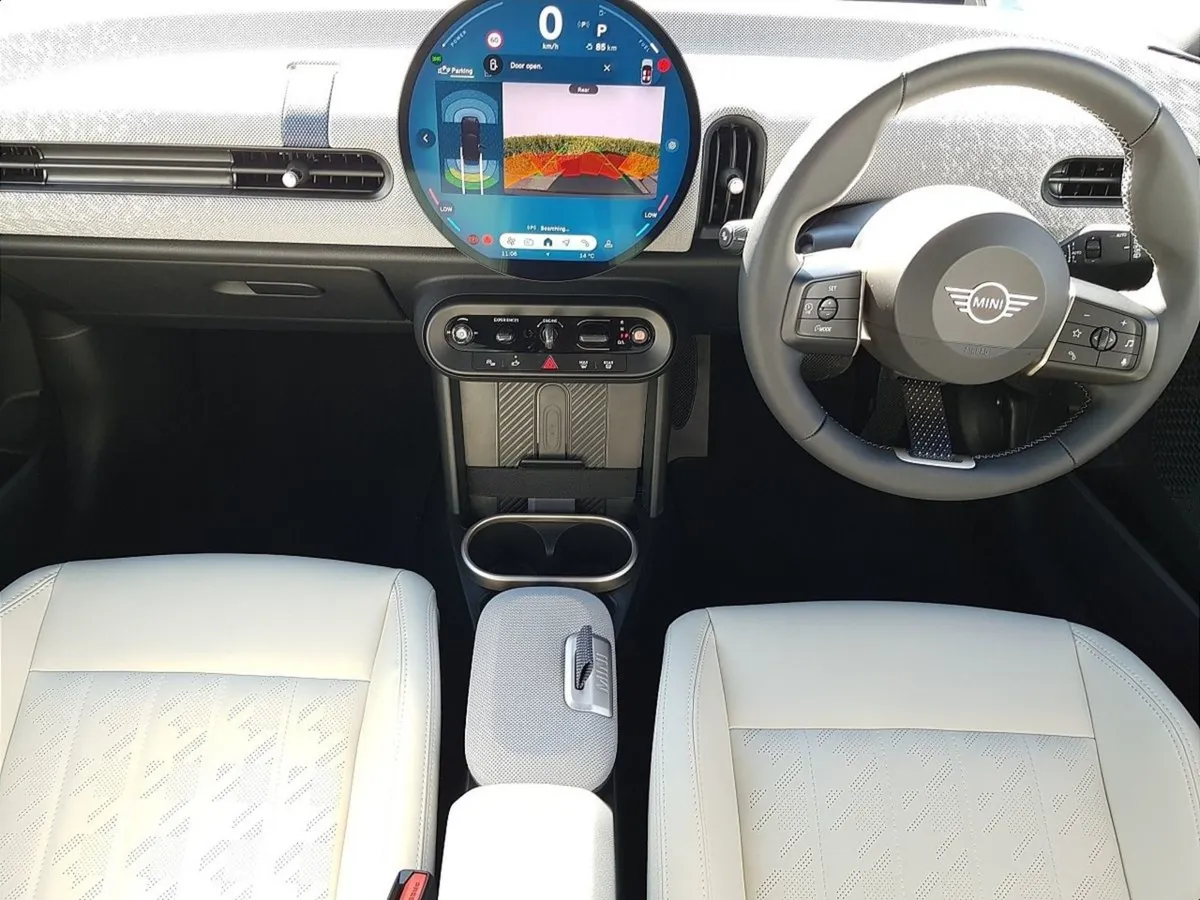 MINI Cooper Exclusive Level 1 - Image 4