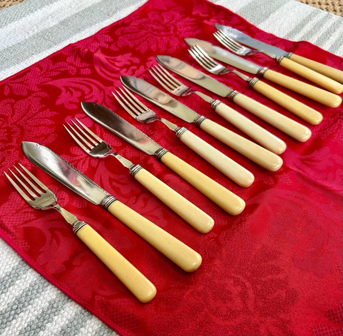 Vintage electro plated silver fish cutlery - Image 2
