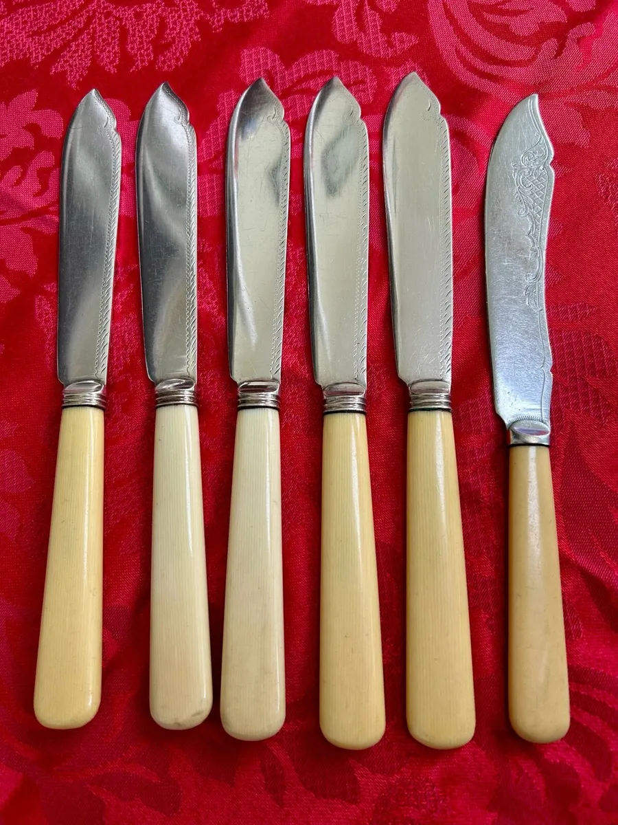 Vintage electro plated silver fish cutlery - Image 4