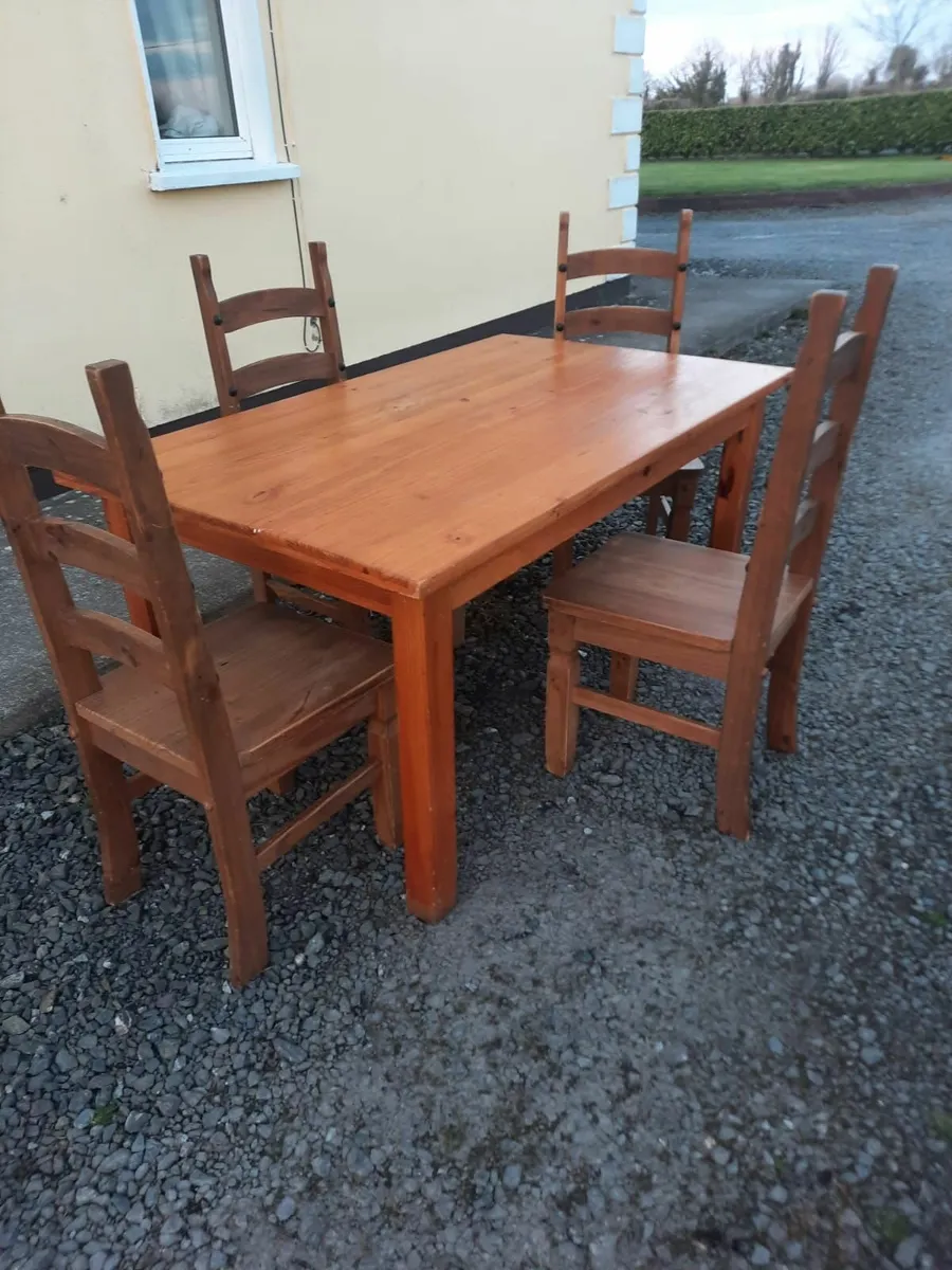 Kitchen table and chairs - Image 3