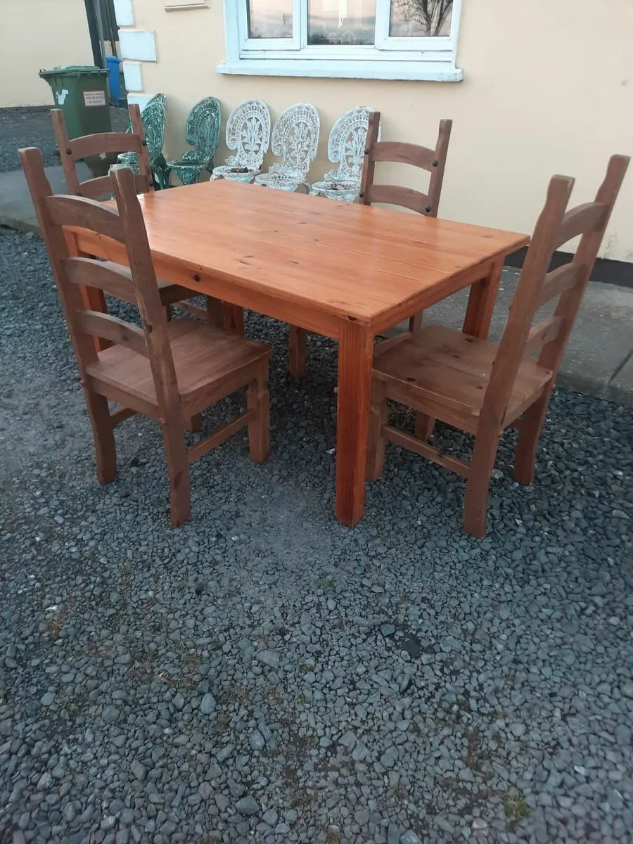 Kitchen table and chairs - Image 4