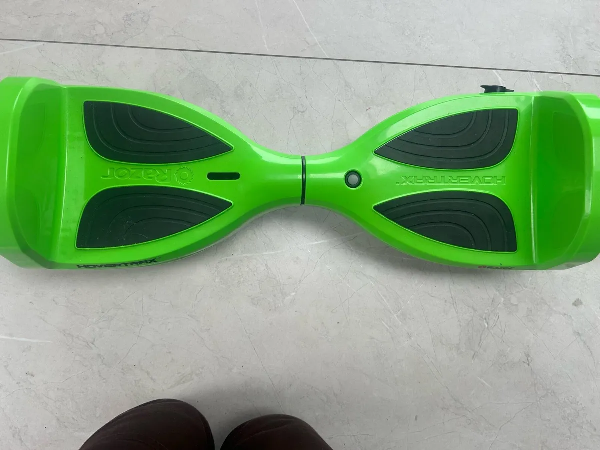 Razor hovertrax  self balancing hoverboard green - Image 2