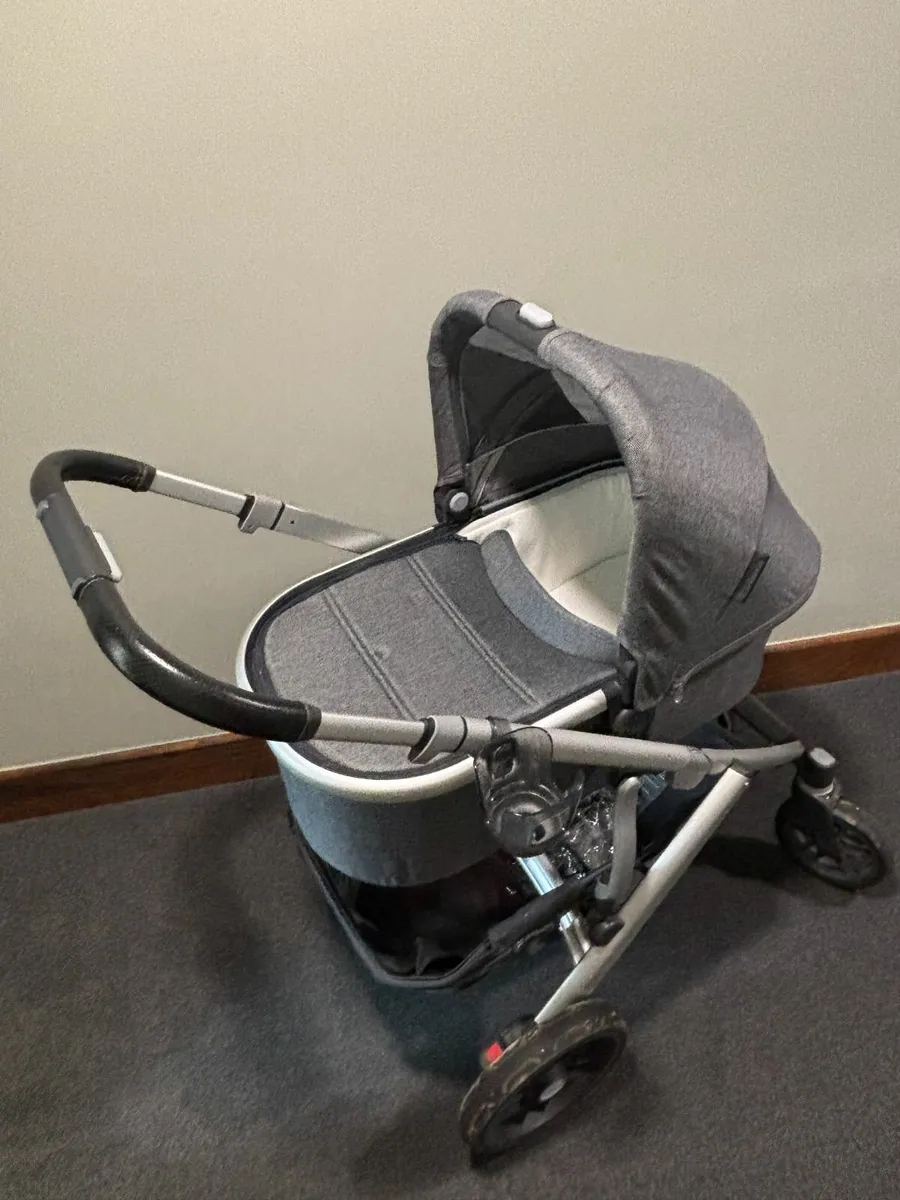 Uppababy VISTA V2: carrycot & toddler seat - Image 4