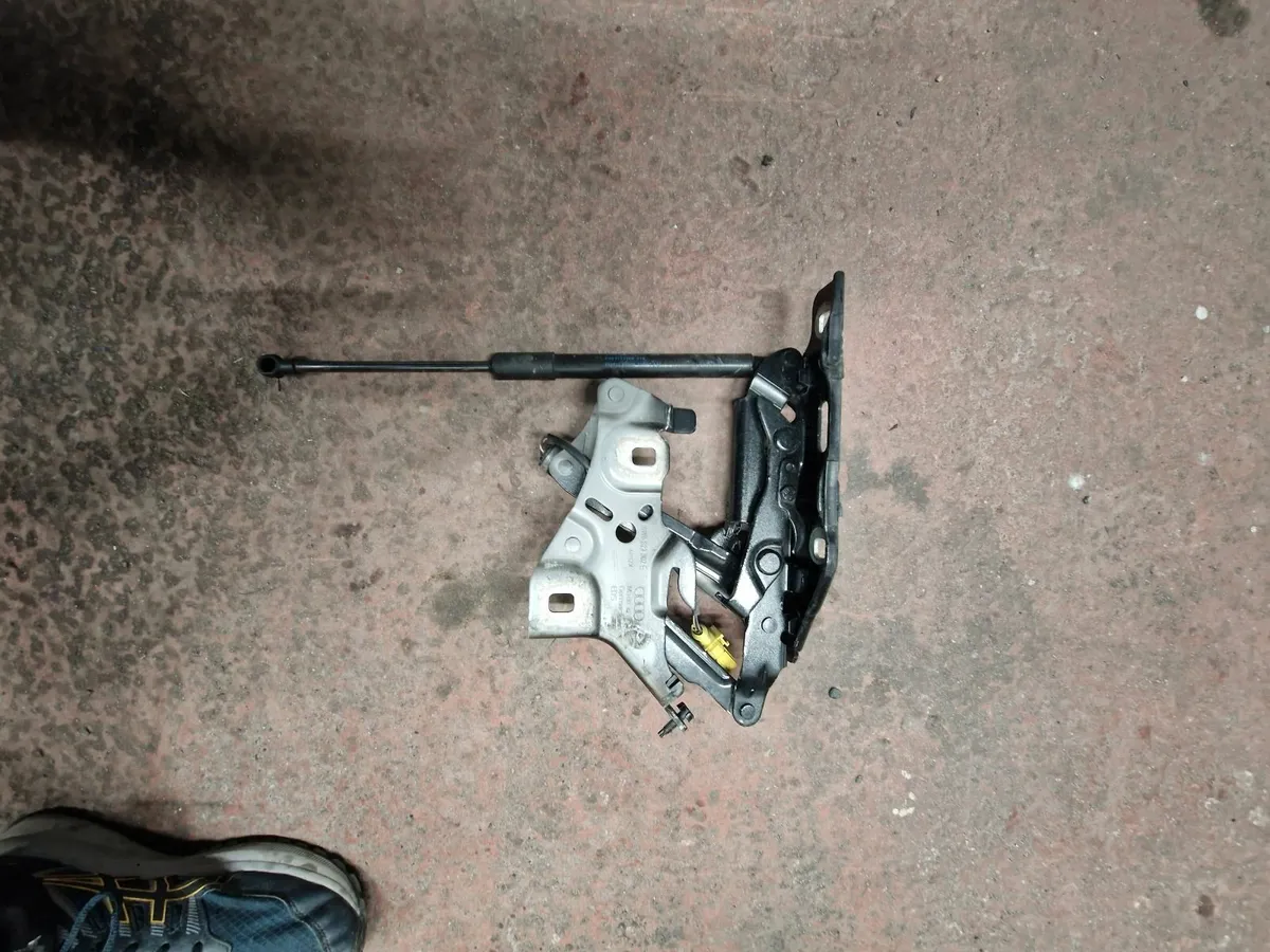 Audi A4 B9, Bumper,  Bonnet Hinge (R), Headlights - Image 3