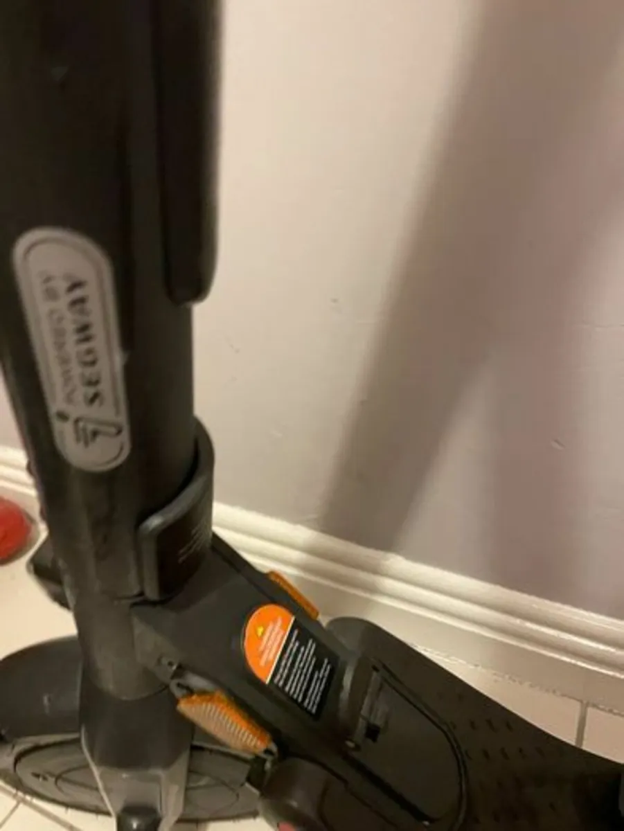 Electric Scooter E22E Ninebot - Image 4