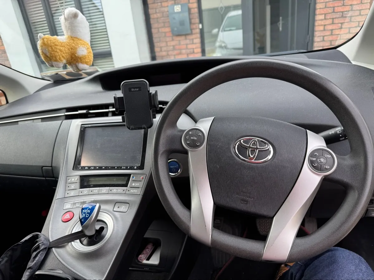Toyota Prius 2013 - Image 2