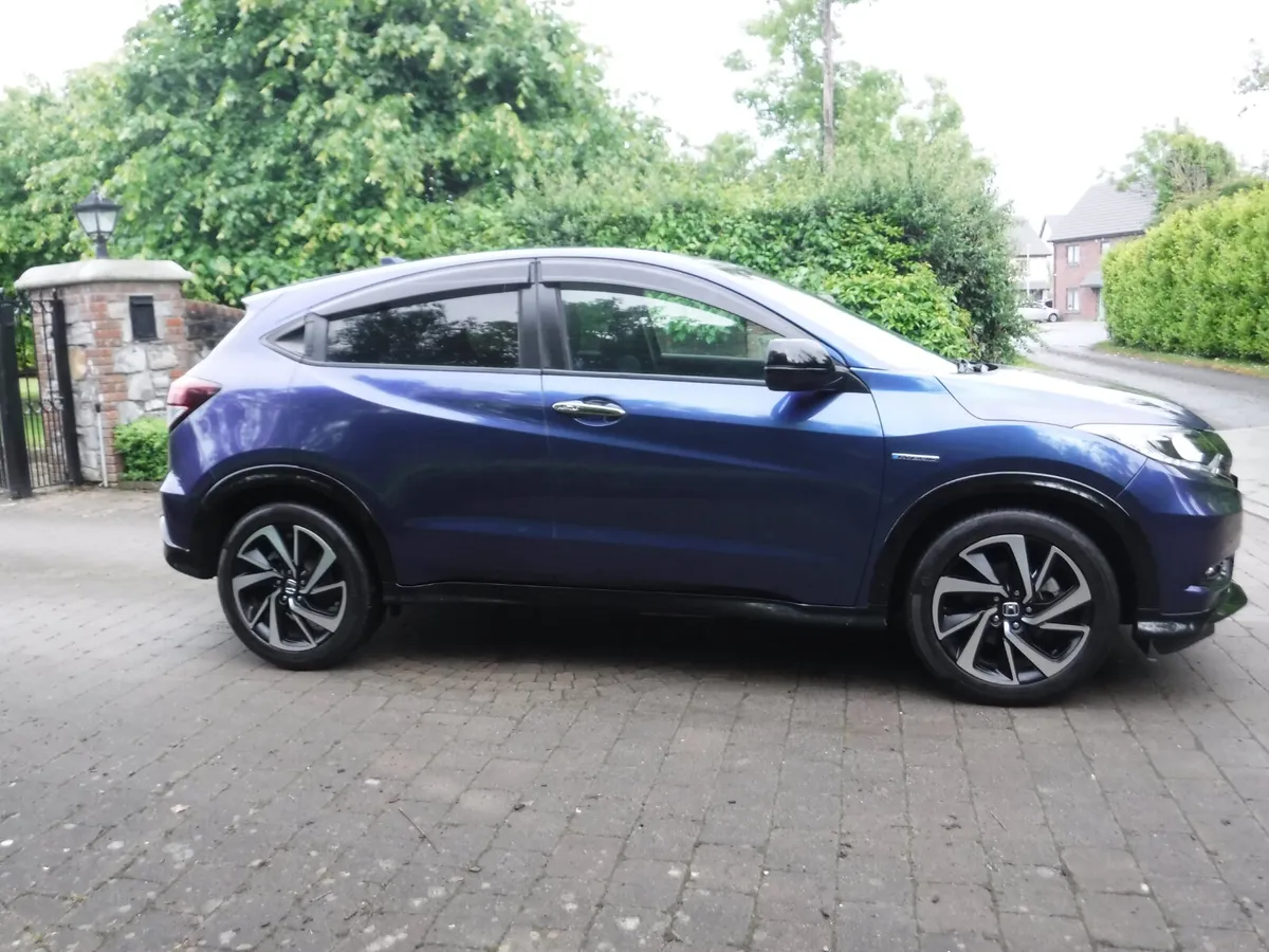 HONDA VEZEL 1.5 AUTO HYBRID RS LTD ANDROID+CARPLAY - Image 2