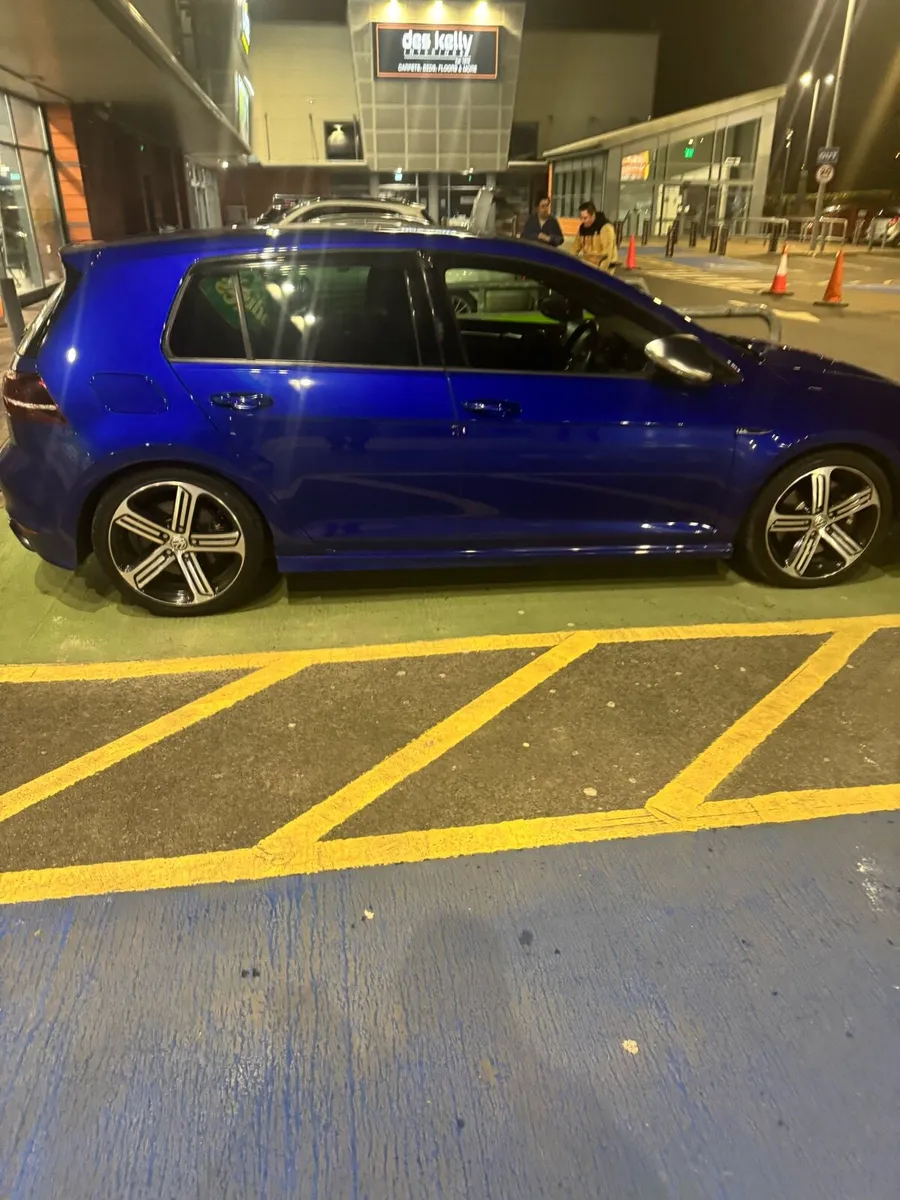 Volkswagen Golf R - Image 1