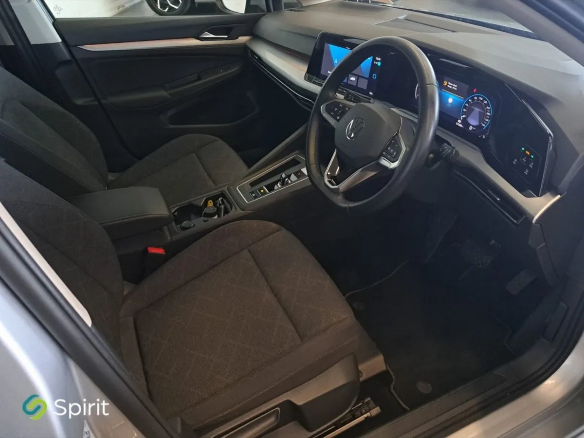Volkswagen Golf 1.0 TSI Life Mhev 110HP - Image 4