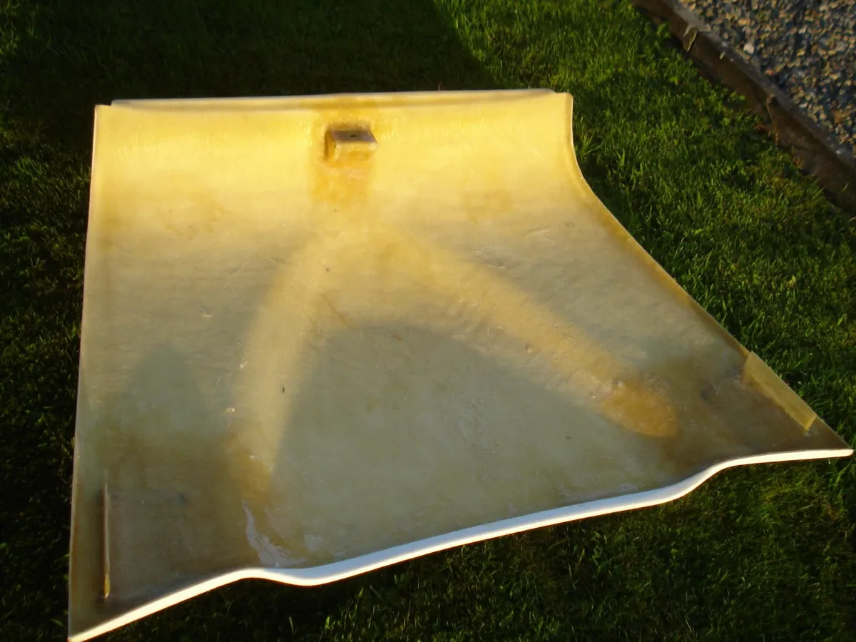 CLASSIC MINI 1959-2000 FIBREGLASS BULGE BONNET. - Image 2