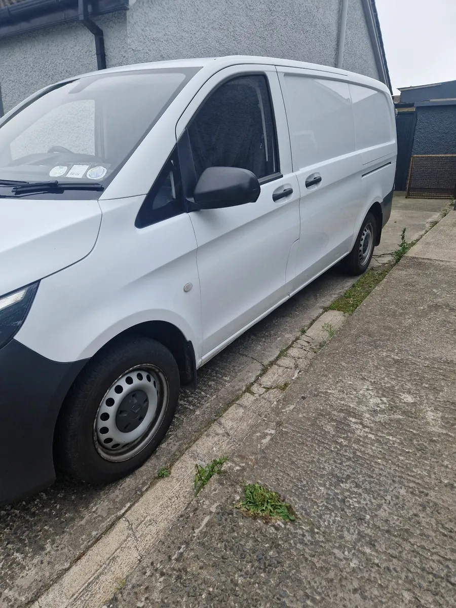 Mercedes-Benz V-Class 2016 - Image 2