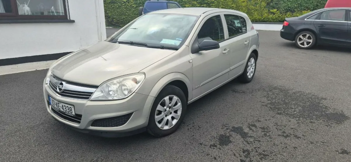 Opel Astra with NCT 03/26 - Image 2