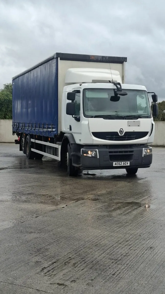 Renault  2012 - Image 1
