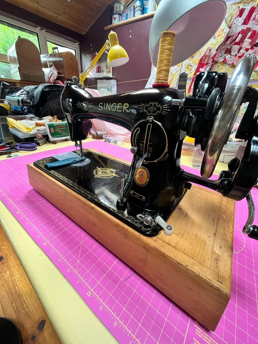 Singer sewing machine - Image 2