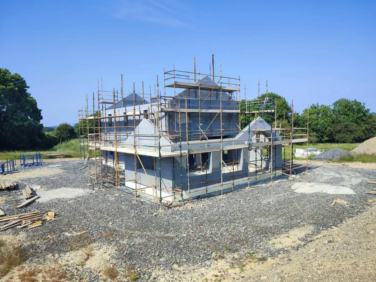 Scaffolding - 2,800 ft² House - Image 1