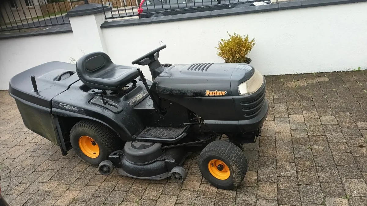 PARTNER RIDE ON LAWNMOWER - Image 1