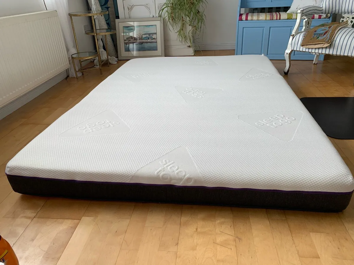 Mattress.  Sleep to go. 4’6”.  Almost New. - Image 2