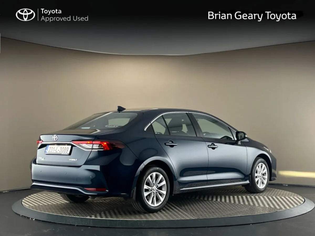 Toyota Corolla HYBRID LUNA SALOON - Image 2