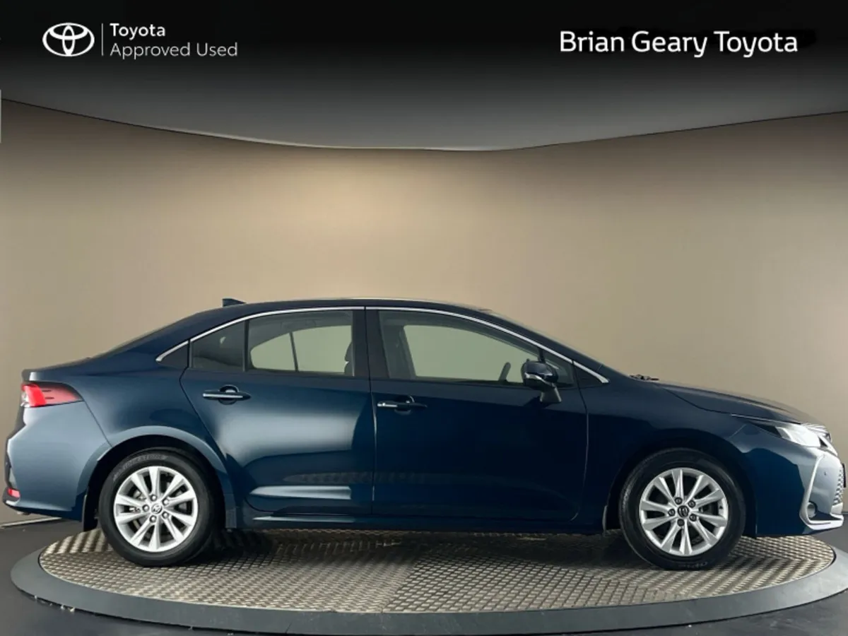 Toyota Corolla HYBRID LUNA SALOON - Image 3