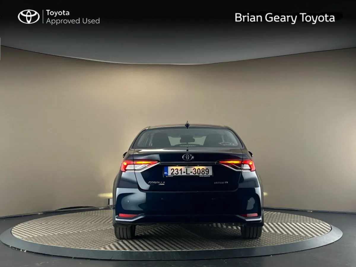 Toyota Corolla HYBRID LUNA SALOON - Image 4