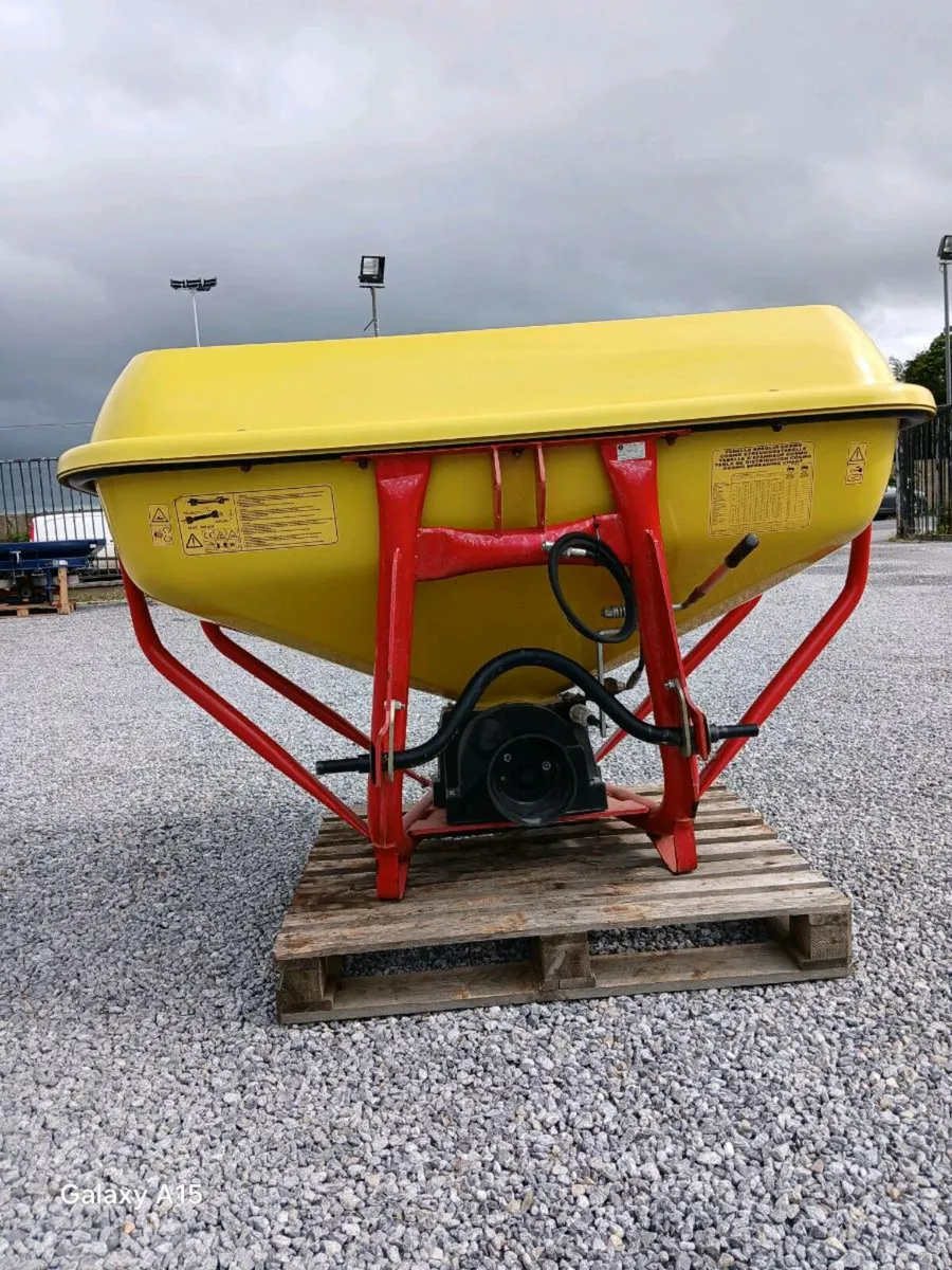 COSMO 1250 FERTILIZER SPREADER. - Image 1