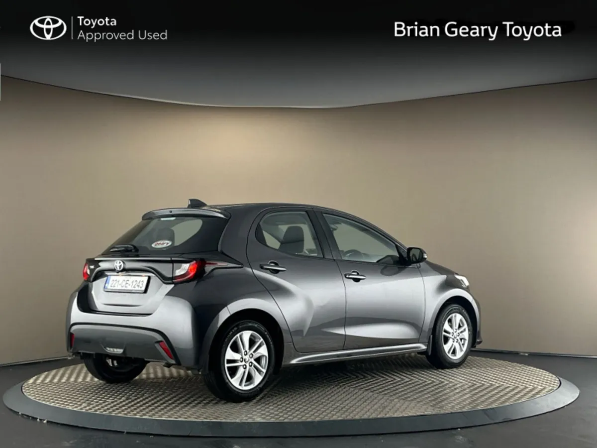 Toyota Yaris 1.0 LUNA - Image 2