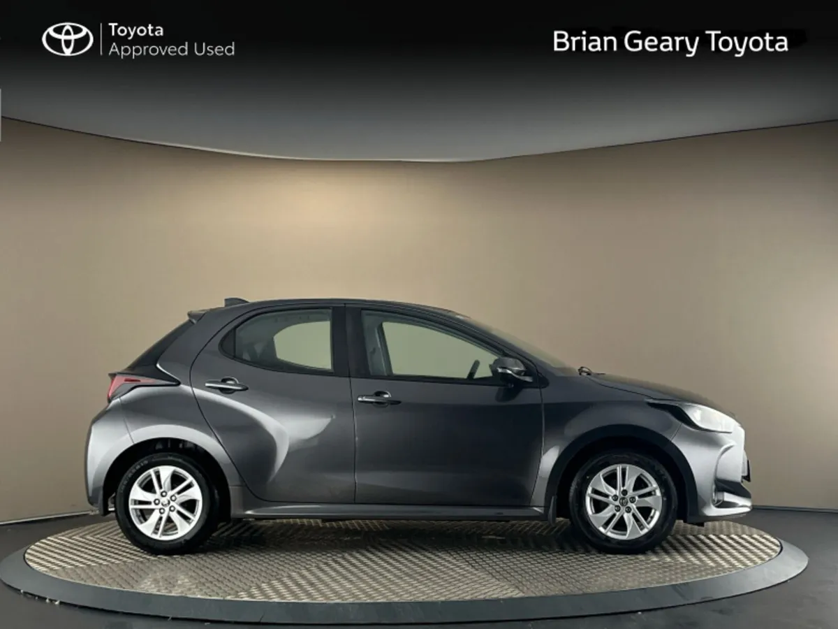 Toyota Yaris 1.0 LUNA - Image 3