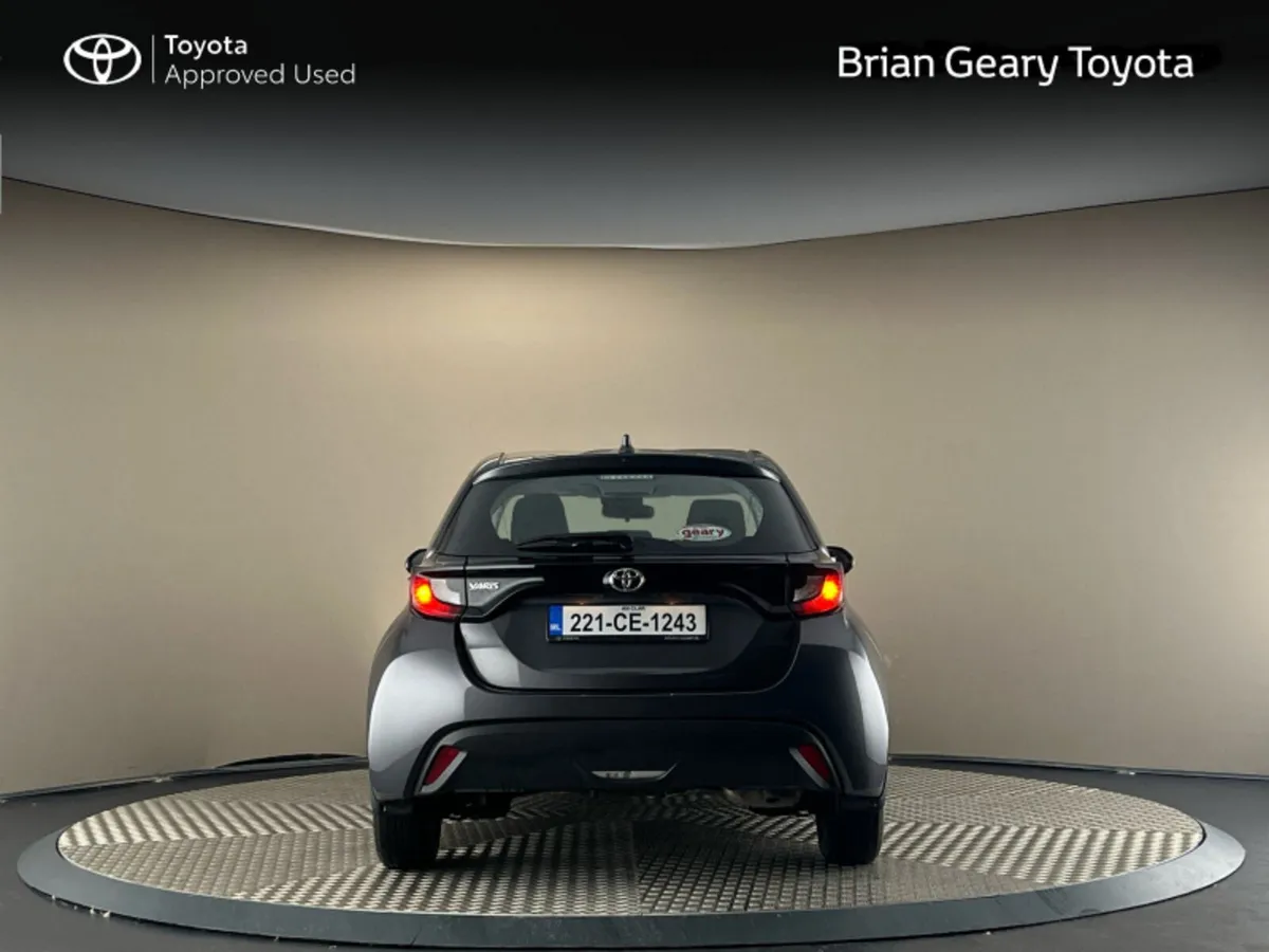 Toyota Yaris 1.0 LUNA - Image 4