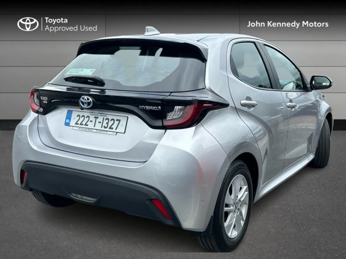 Toyota Yaris 1.5 HYBRID LUNA - Image 2
