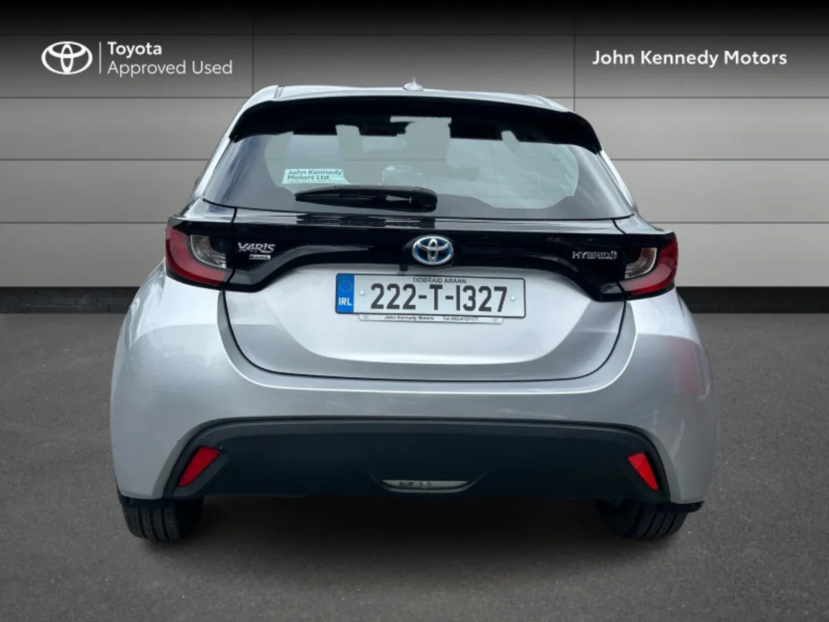 Toyota Yaris 1.5 HYBRID LUNA - Image 4