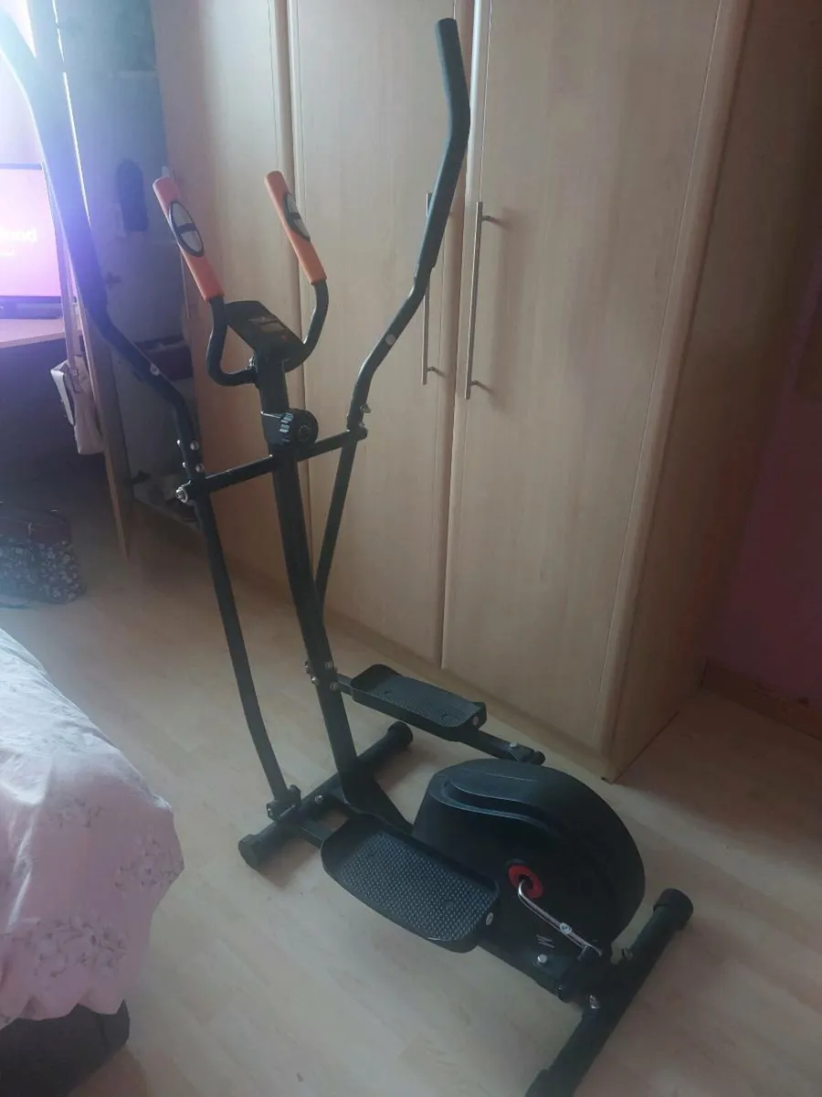 Crosstrainer - Image 1