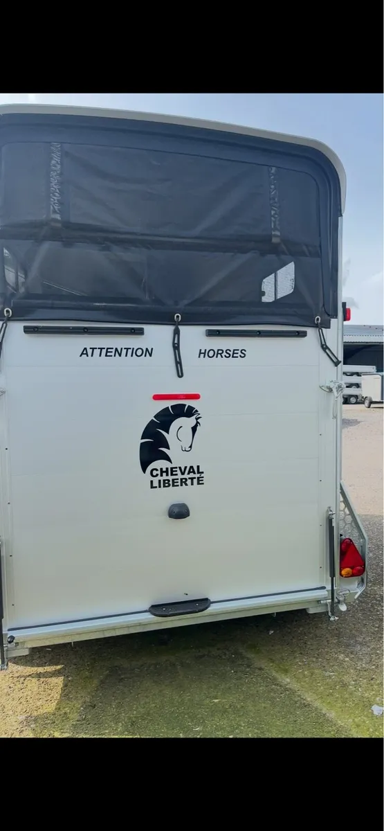 Chevalier liberate horse box - Image 3