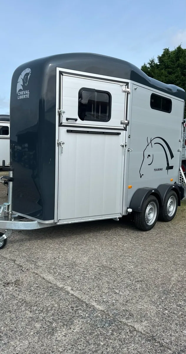 Chevalier liberate horse box - Image 1