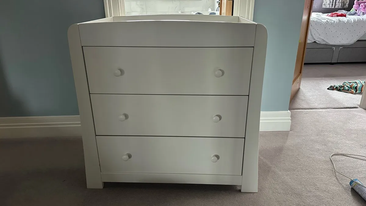 Dresser changer - Image 1