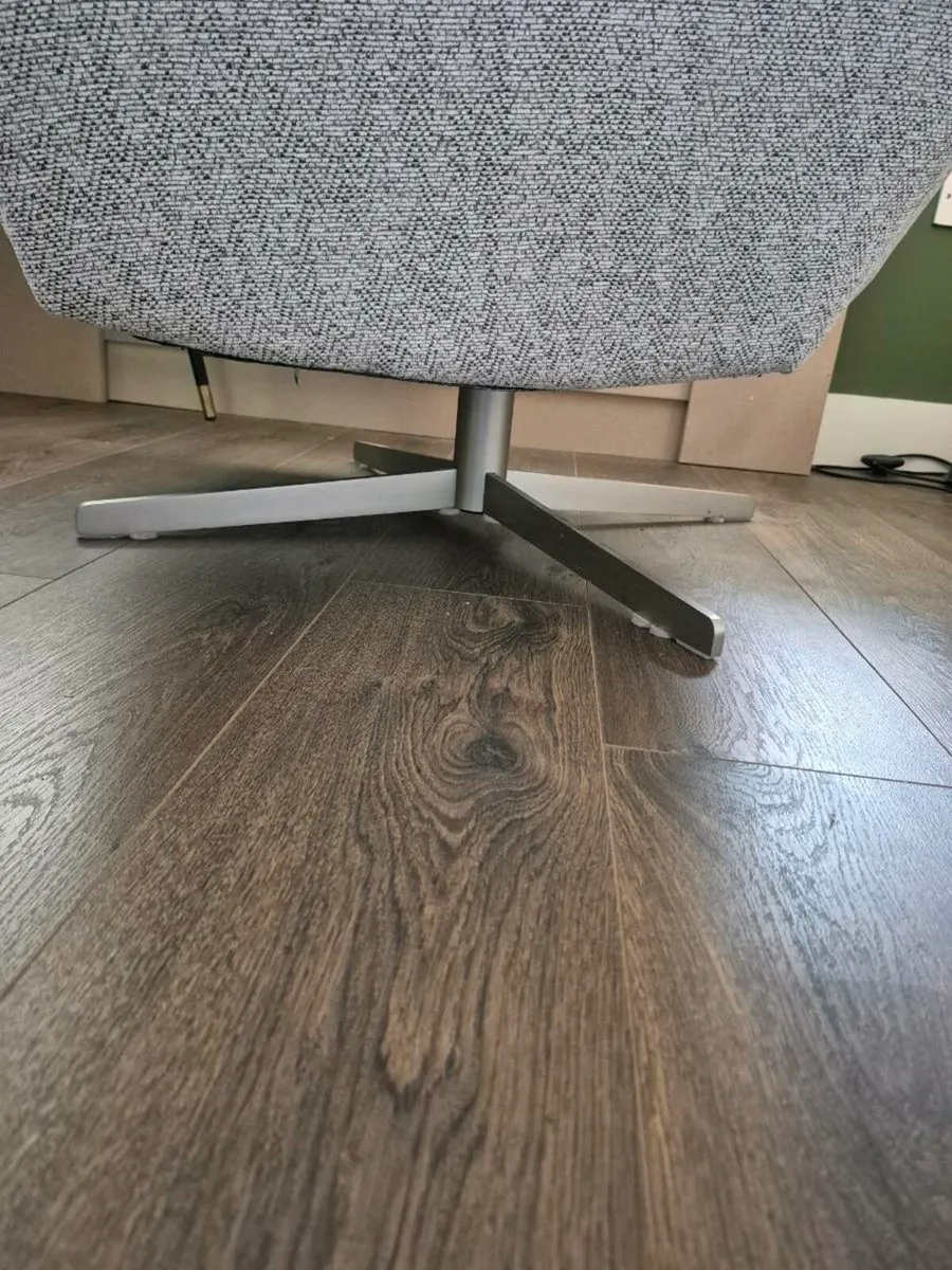 Swivel chair - Image 3