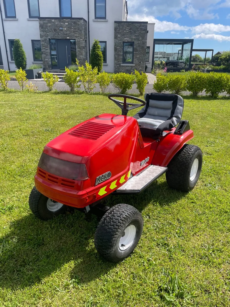 Ride on mower - Image 1