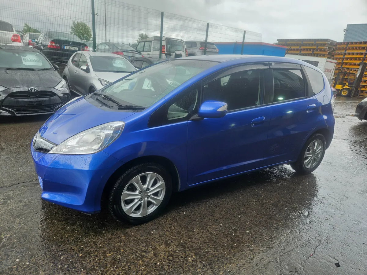 2011 Honda Fit Hybrid 1.3 Automatic - Image 3