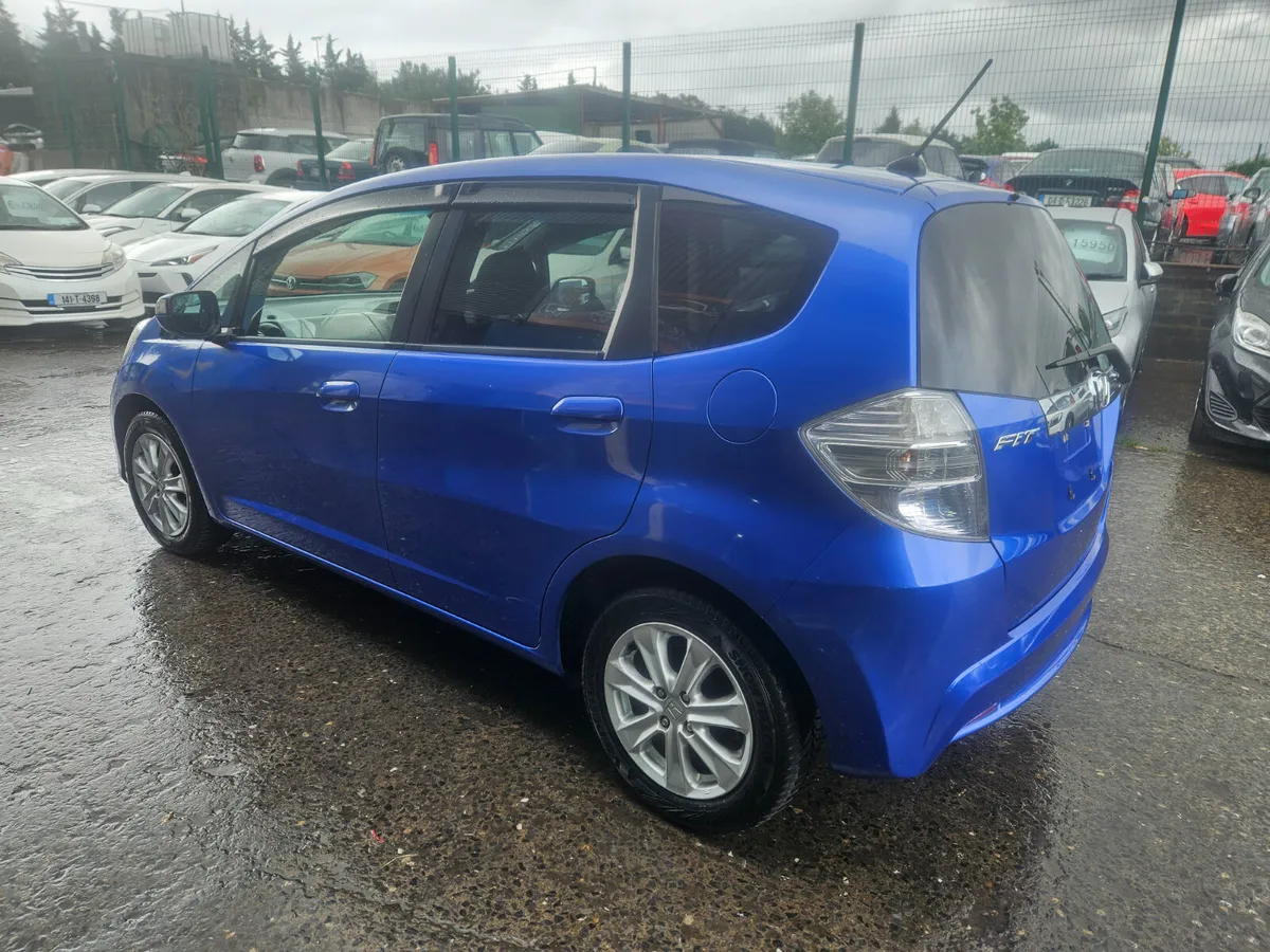 2011 Honda Fit Hybrid 1.3 Automatic - Image 4