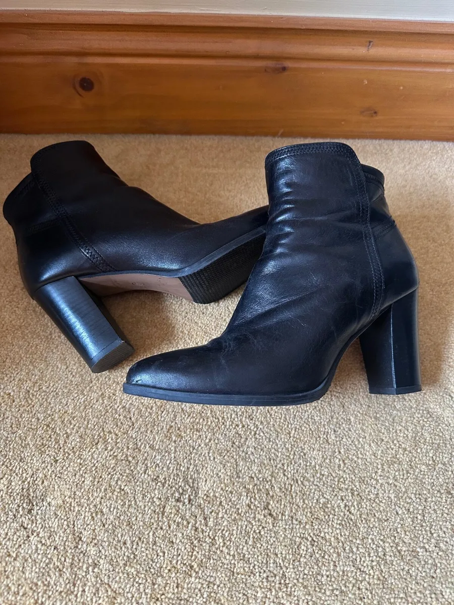 Carl Scarpa leather ankle boots, black