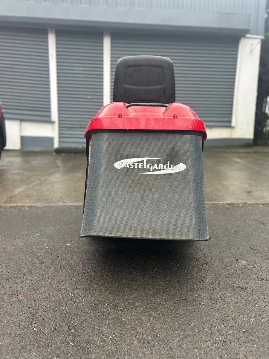Castle garden ride on mower - Image 4
