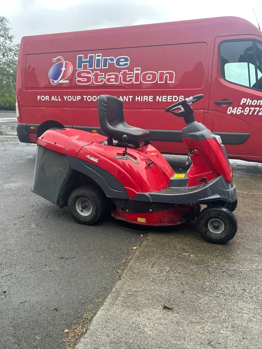 Castle garden ride on mower - Image 1