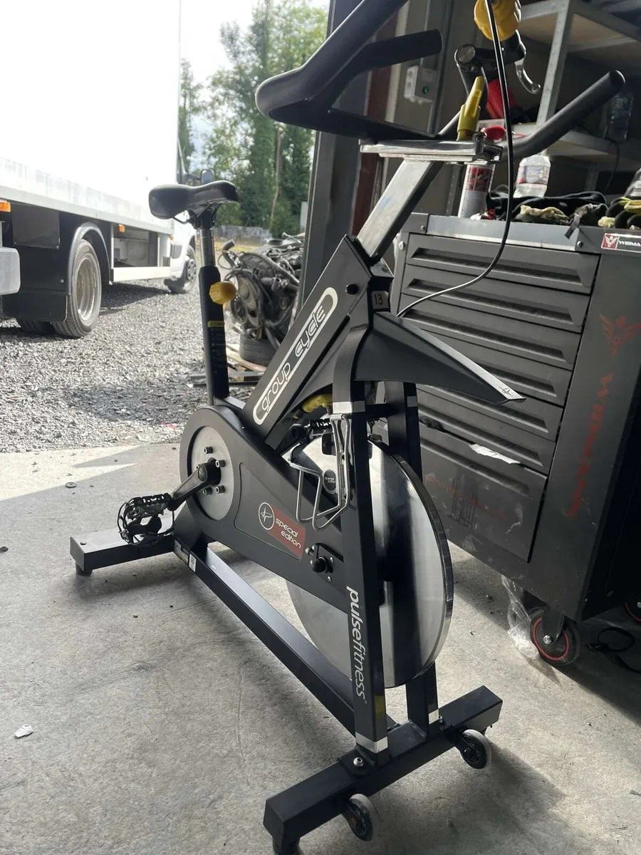 10 available pro pulse spin bikes - Image 3