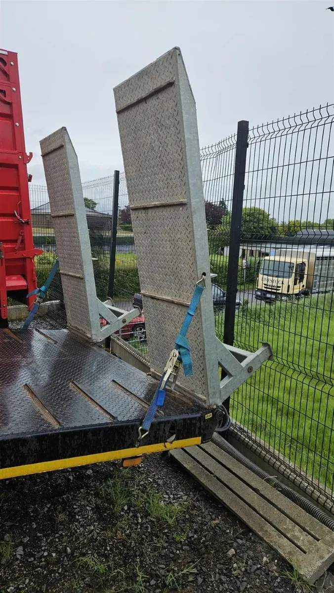 Beall 26ft Long Triaxle Low Loader - Image 2