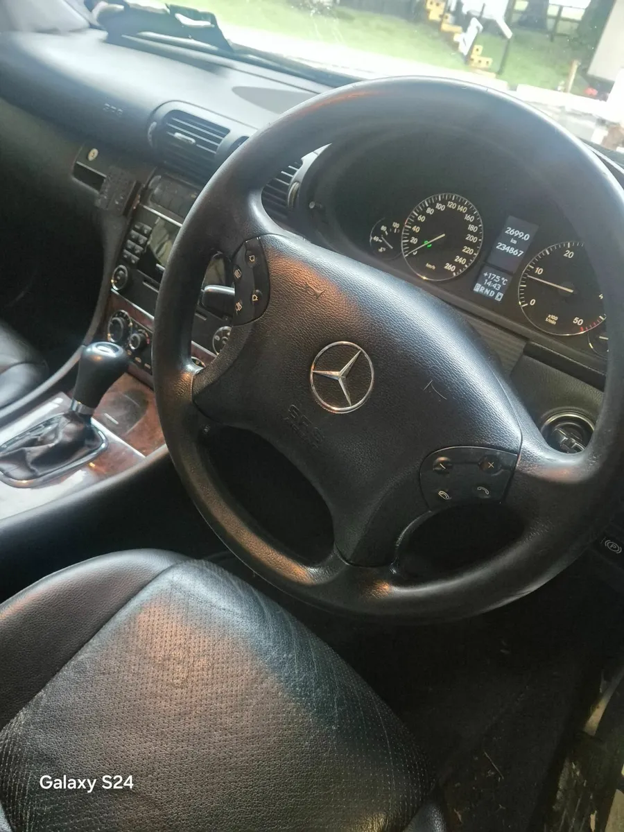 Mercedes-Benz C-Class 2006 - Image 2