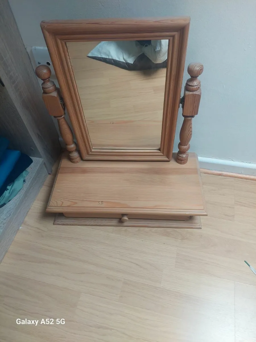 Chest of drawers  with sepetate mirror - Image 1