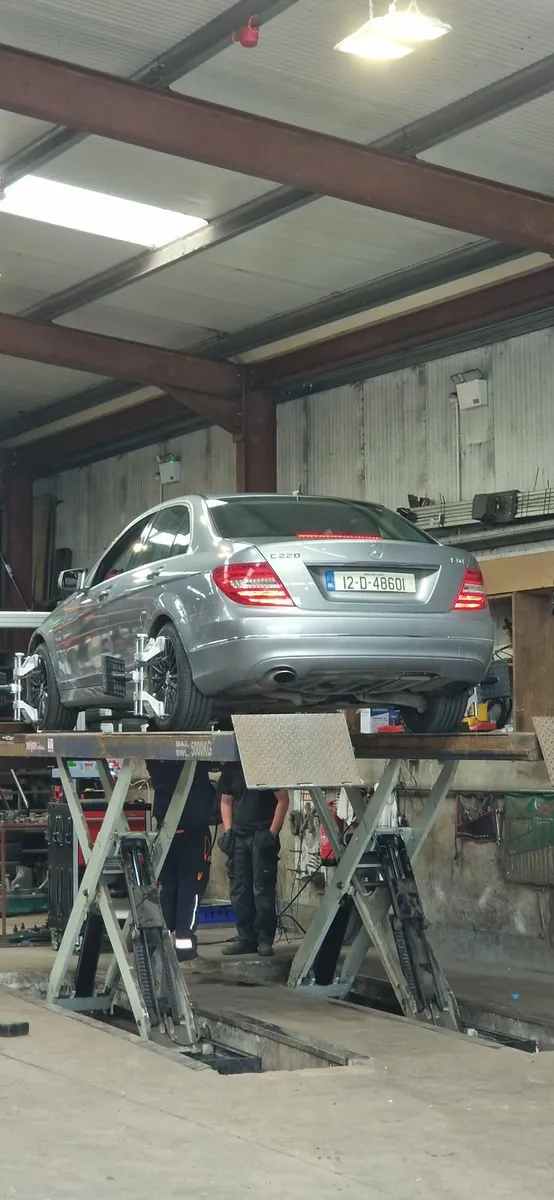 Mercedes-Benz C-Class 2012 - Image 2