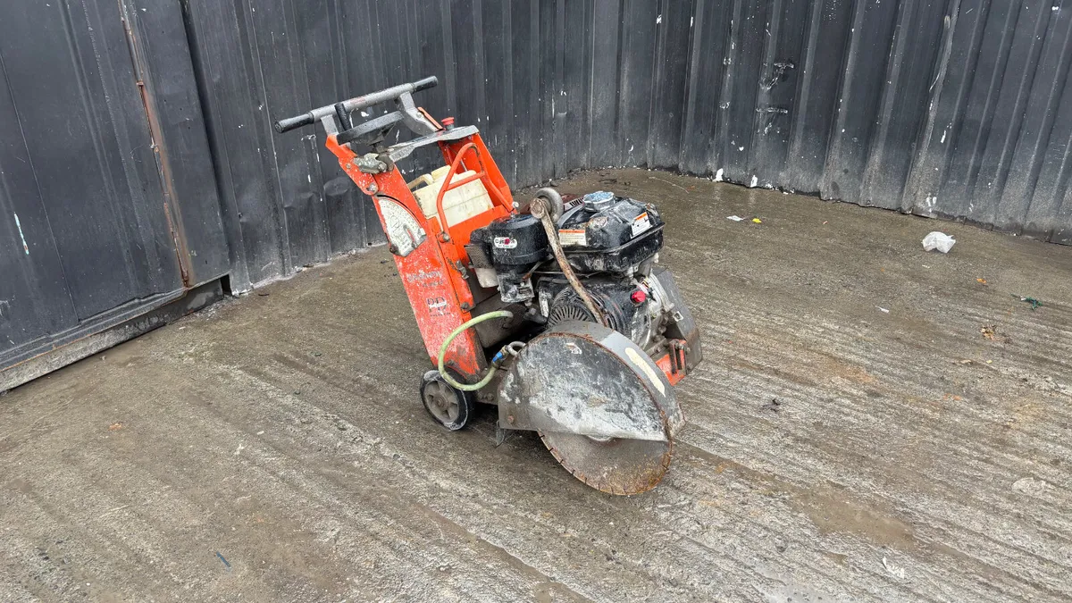Husqvarna FS400 LV Road Saw - Image 1