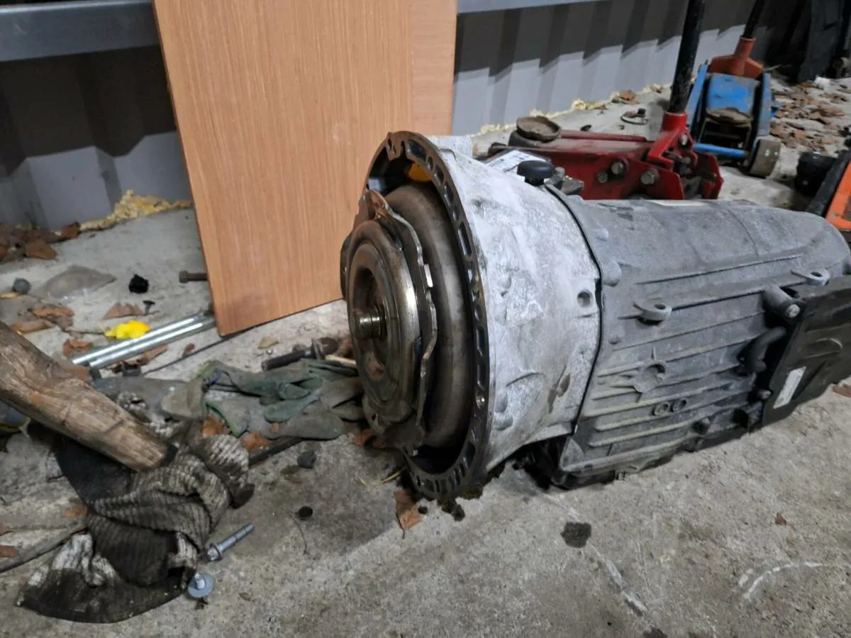 Mercedes e220 w212 6 speed auto gearbox complete - Image 1