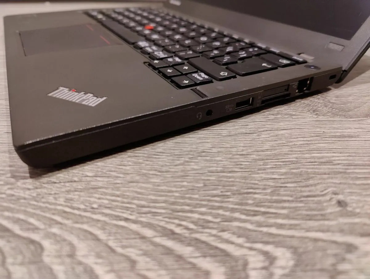 Lenovo ThinkPad X240 Laptop | INTEL i5 | 8GB | 256 - Image 2
