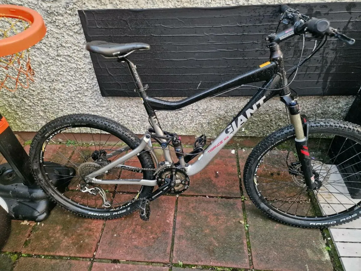 Giant bike - Image 1